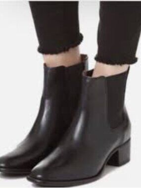 Frye Dara  Black Leather Women's Chukka Ankle Boots Size 8.5